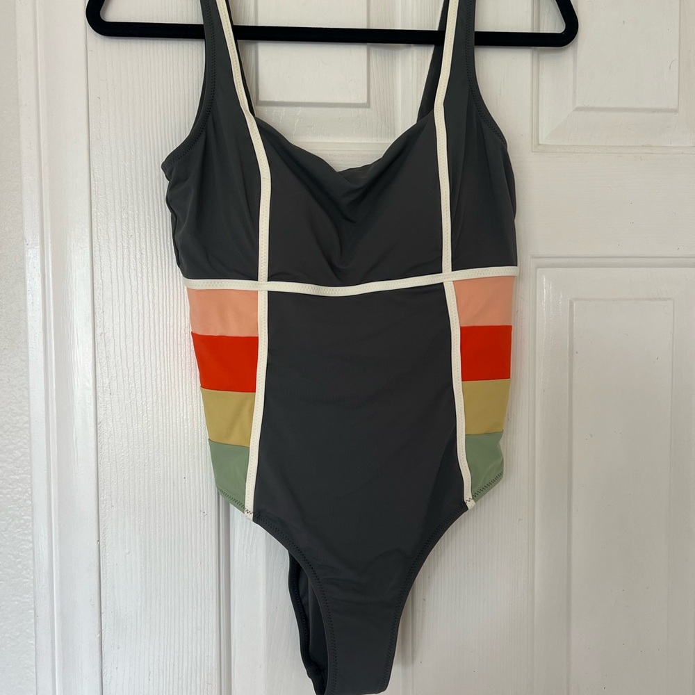 🏄🏼‍♀️ Rip Curl One-Piece Swimsuit NWT M. 🌈☮️🤙🏼